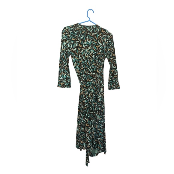 Diane Von Furstenburg 100% Silk Wrap Dress 3/4 Sleeve Leaves Print Size 6 - Picture 3 of 10